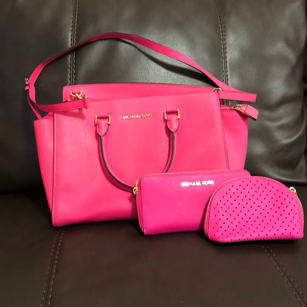 🎊HOST PICK🎊Michael kors purse and set!!!